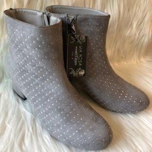 Via Rosa Women’s Gray Ankle Boots